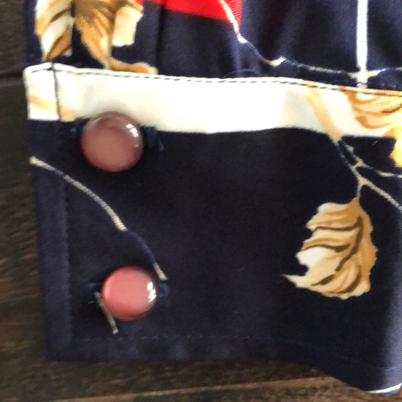 SOLD ❌1970’s floral polyester top! Vintage! - Picture 3 of 8